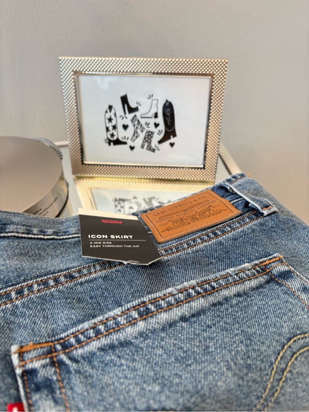 Levi's Icon Skirt Blue Denim Mini Skirt Brand New with Tags Button Fly - Picture 7 of 7